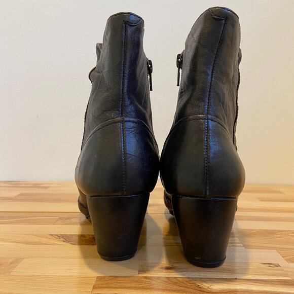 Indigo By Clarks Womens 7M black Leather Upper Ankle Boots kitten heels stitches - Picture 2 of 16